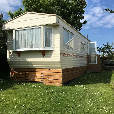 Caravan In Moelfre Village Exterior photo